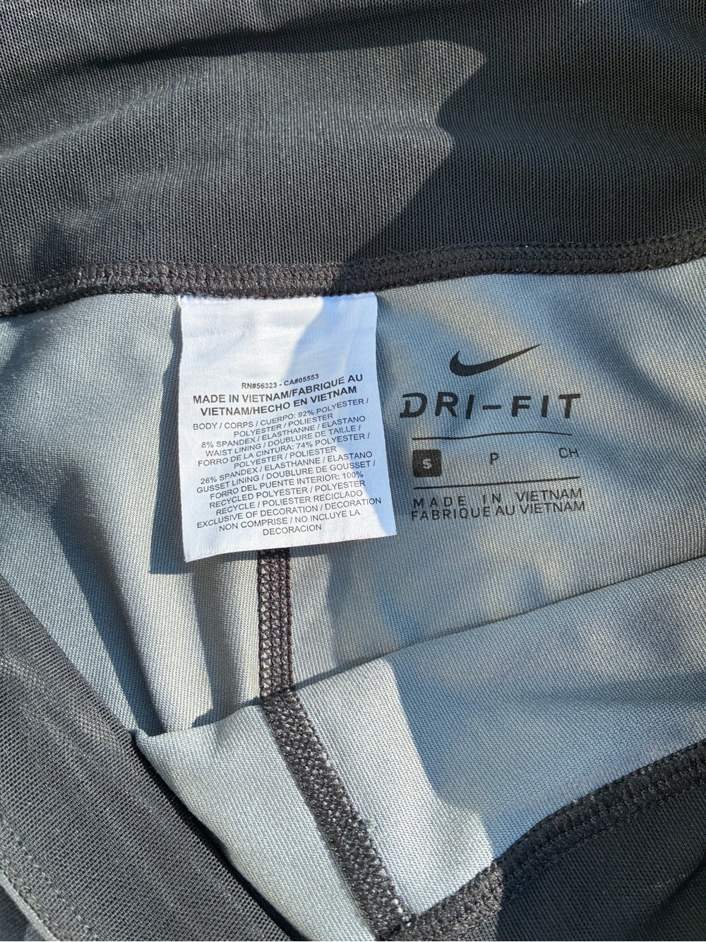 Nike Women's Black & Gray Patterned  Cropped Training Leggings - Picture 3 of 10